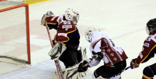 "Juniors" pēcspēles metienos uzveic "Prizmu"