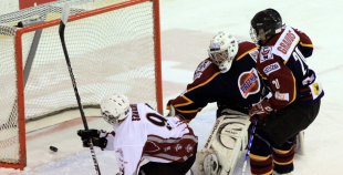 "Juniors" pēcspēles metienos uzveic "Prizmu"