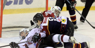 "Juniors" pēcspēles metienos uzveic "Prizmu"