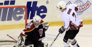 "Juniors" pēcspēles metienos uzveic "Prizmu"