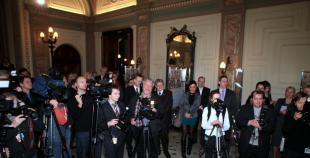 Saeimā atklāta izstāde „Latvijas hokejam - 80”