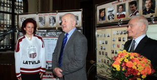 Saeimā atklāta izstāde „Latvijas hokejam - 80”