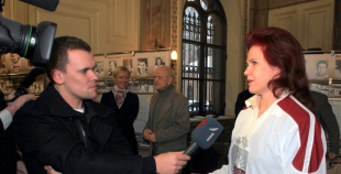 Saeimā atklāta izstāde „Latvijas hokejam - 80”