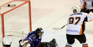 "SMScredit.lv" apspēlē "HS Rīga/Prizma" un pakāpjas uz otro vietu.