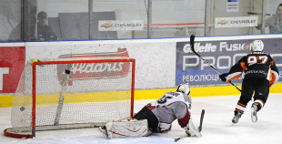 "SMScredit.lv" "bullīšos" apspēlē HK "Rīga-95"