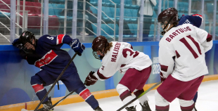 3x3 Jaunatnes olimpiāde: Latvija sagrauj Lielbritāniju un sīvā cīņā pārspēj Kazahstānu