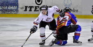 HK "Juniors" uzvar  bullīšos un tiek tālāk