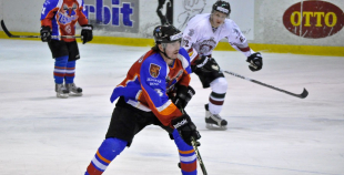 HK "Juniors" uzvar  bullīšos un tiek tālāk