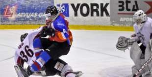 HK "Juniors" uzvar  bullīšos un tiek tālāk