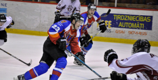 HK "Juniors" uzvar  bullīšos un tiek tālāk