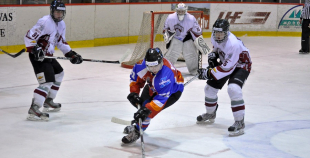 HK "Juniors" uzvar  bullīšos un tiek tālāk