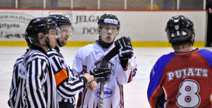 HK "Juniors" uzvar  bullīšos un tiek tālāk