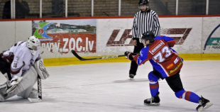 HK "Juniors" uzvar  bullīšos un tiek tālāk