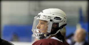 Latvijas sieviešu hokeja izlase piedzīvo sāpīgu zaudējumu pasaules čempionātā