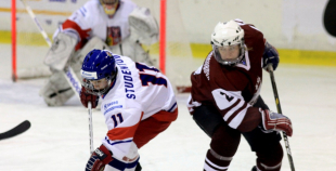 Latvijas sieviešu hokeja izlase piedzīvo sāpīgu zaudējumu pasaules čempionātā