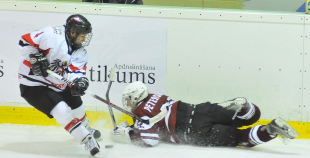 Hokejistēm zaudējums  jeb paliksim kur bijām