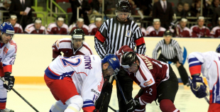 Latvijas izlase izglābjas pamatlaikā, tomēr zaudē "bullīšos"