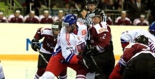 Latvijas izlase izglābjas pamatlaikā, tomēr zaudē "bullīšos"