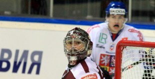 Latvijas izlase izglābjas pamatlaikā, tomēr zaudē "bullīšos"