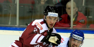 Latvijas izlase izglābjas pamatlaikā, tomēr zaudē "bullīšos"