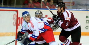 Čehi uzvar arī otrajā spēlē