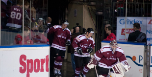 Latvijas hokeja izlase uzveic Krieviju