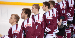 Latvijas hokeja izlase uzveic Krieviju