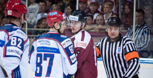 Latvijas hokeja izlase uzveic Krieviju