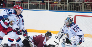 Latvijas hokeja izlase uzveic Krieviju