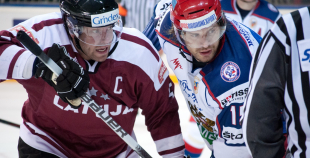 Latvijas hokeja izlase uzveic Krieviju