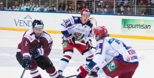 Latvijas hokeja izlase uzveic Krieviju