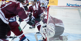 Latvijas hokeja izlase uzveic Krieviju