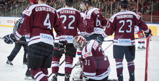 Latvijas hokeja izlase uzveic Krieviju