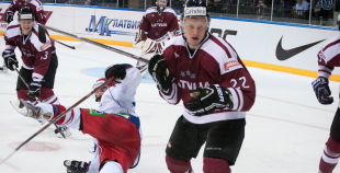 Latvijas hokeja izlase uzveic Krieviju