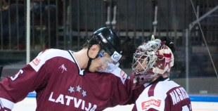 Latvijas hokeja izlase uzveic Krieviju