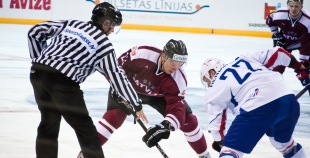 Latvijas izlase otrajā spēlē uzveic Franciju