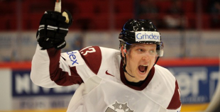 Latvija  piekāpjas Krievijai