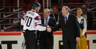 Latvija  piekāpjas Krievijai