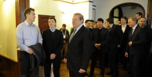 Hokejisti pieņemšanā Latvijas vēstniecībā Stokholmā