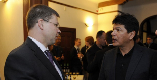 Hokejisti pieņemšanā Latvijas vēstniecībā Stokholmā