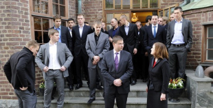 Hokejisti pieņemšanā Latvijas vēstniecībā Stokholmā