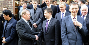 Hokejisti pieņemšanā Latvijas vēstniecībā Stokholmā