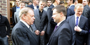 Hokejisti pieņemšanā Latvijas vēstniecībā Stokholmā