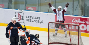 "SMScredit.lv" izcīna uzvaru pār HK "Juniors"