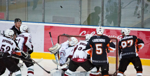 "SMScredit.lv" izcīna uzvaru pār HK "Juniors"