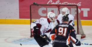 "SMScredit.lv" izcīna uzvaru pār HK "Juniors"