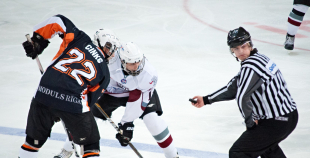 "SMScredit.lv" izcīna uzvaru pār HK "Juniors"