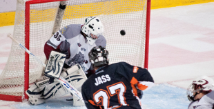 "Kreditori" pārliecinoši apspēlē jaunos SK "Rīga96" hokejistus