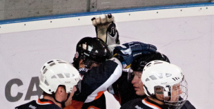 "Kreditori" pārliecinoši apspēlē jaunos SK "Rīga96" hokejistus