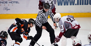 "Kreditori" pārliecinoši apspēlē jaunos SK "Rīga96" hokejistus